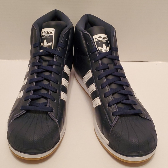 ADIDAS MEN'S SHOES MULTIPLE SIZES COMES WITH BOX - Picture 2 of 8